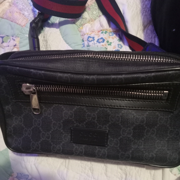 Authentic Gucci side bag - Picture 2 of 4